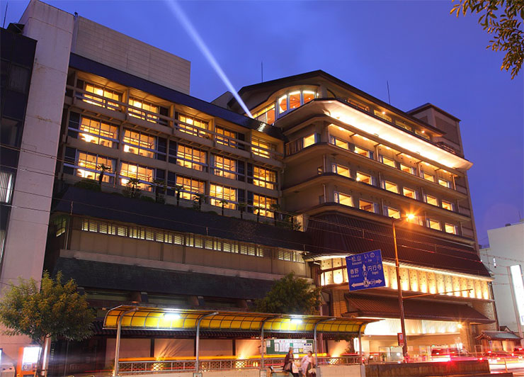 歴史ある伝統と文化を、おもてなしの心と紡ぐ「城西館」
